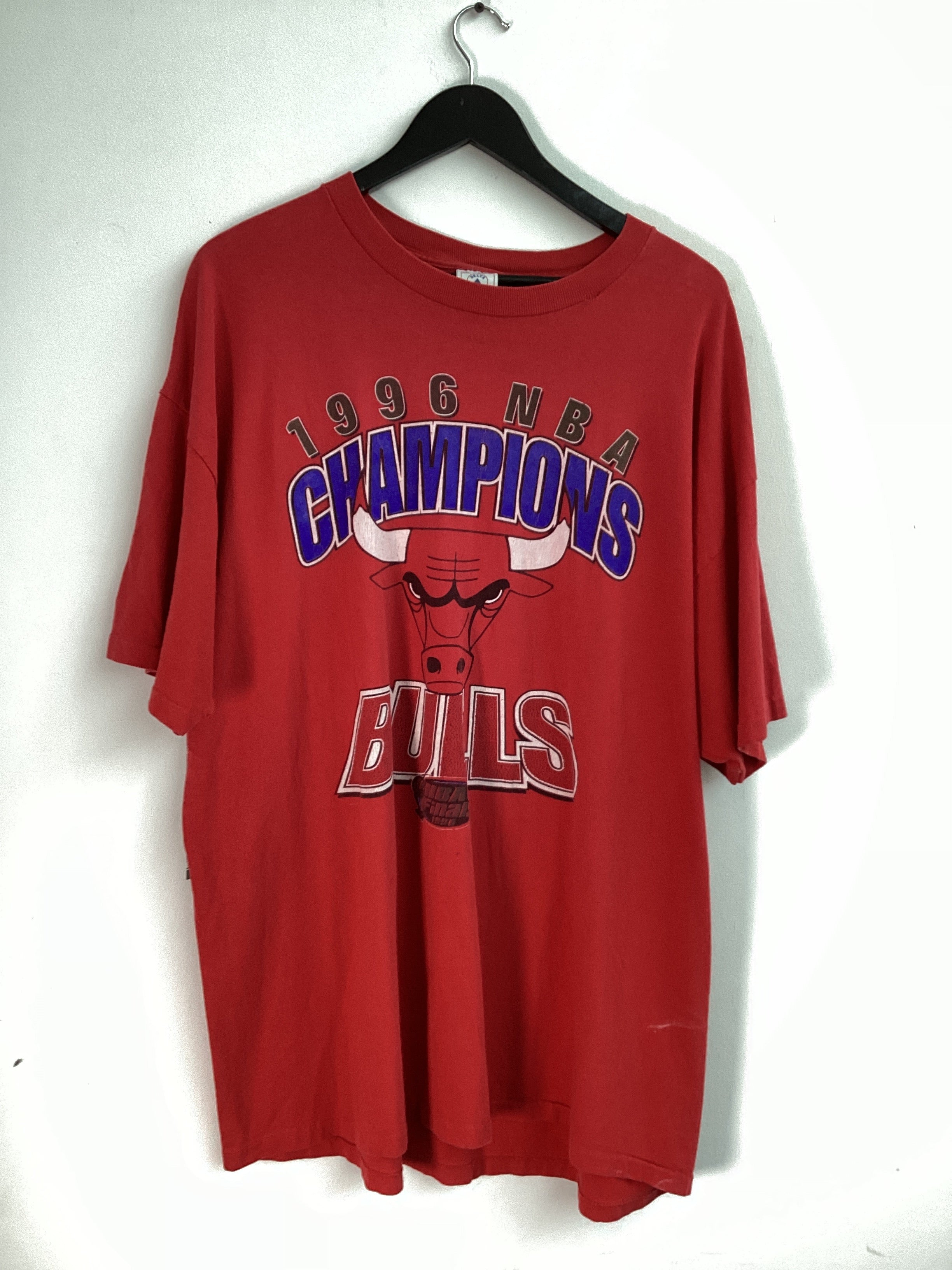 Vintage Bulls Champions Tee Red - Joey Sneakers